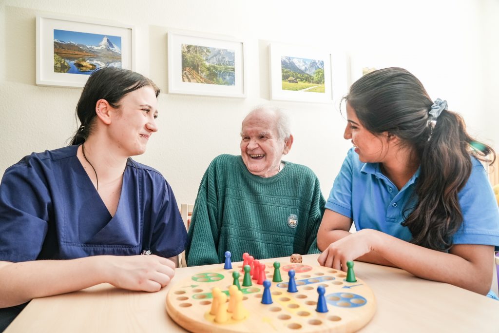 St. Maria - eine Altenhilfeeinrichtung der Theresia-Hecht-Stiftung in Dietenheim-Regglisweiler; Seniorenheim, Pflegeheim, Demenzhaus, Tagespflege, Pflegeberatung. Wir stellen ein: Pflegekräfte, Altenpflegehelfer; Foto: Andreas Keilholz