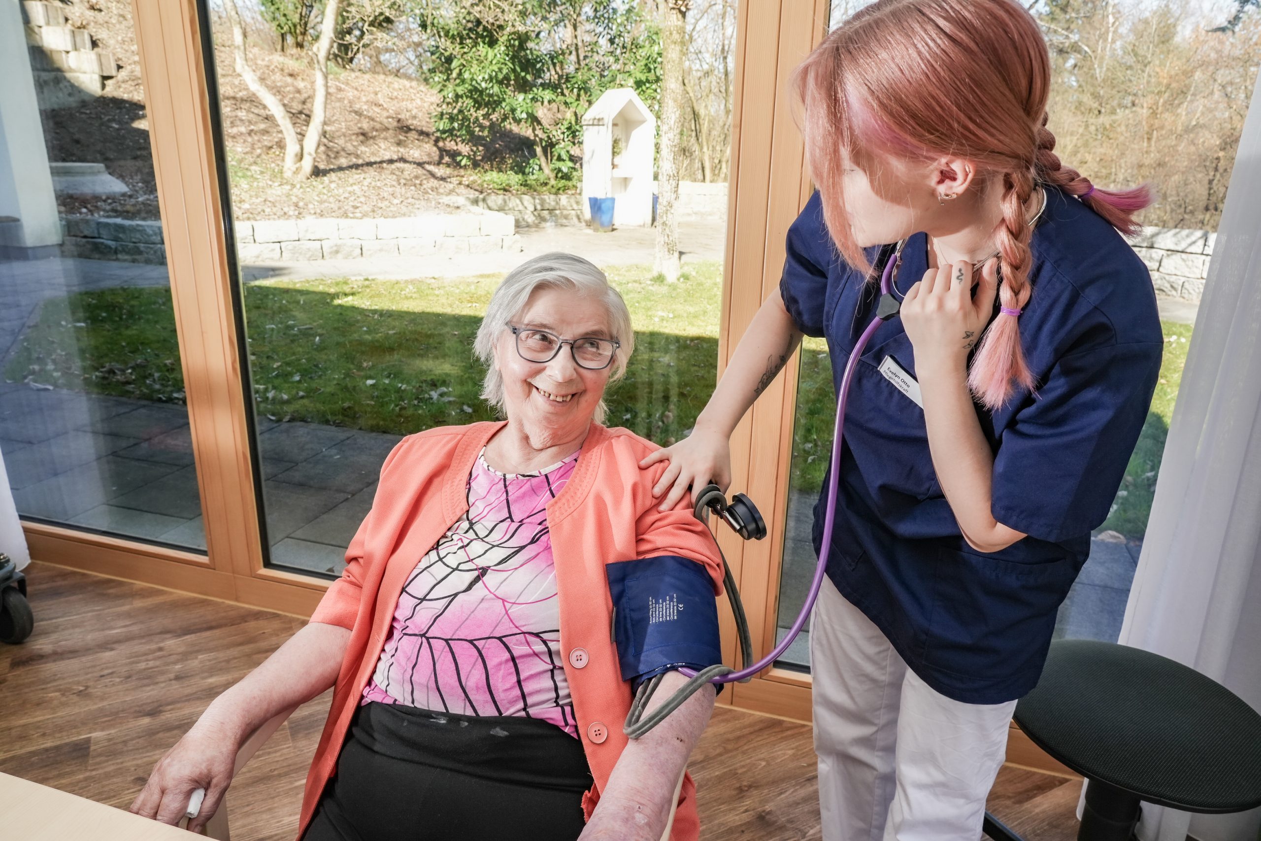 St. Maria - eine Altenhilfeeinrichtung der Theresia-Hecht-Stiftung in Dietenheim-Regglisweiler; Seniorenheim, Pflegeheim, Demenzhaus, Tagespflege, Pflegeberatung. Wir stellen ein: Pflegekräfte, Altenpflegehelfer; Foto: Andreas Keilholz
