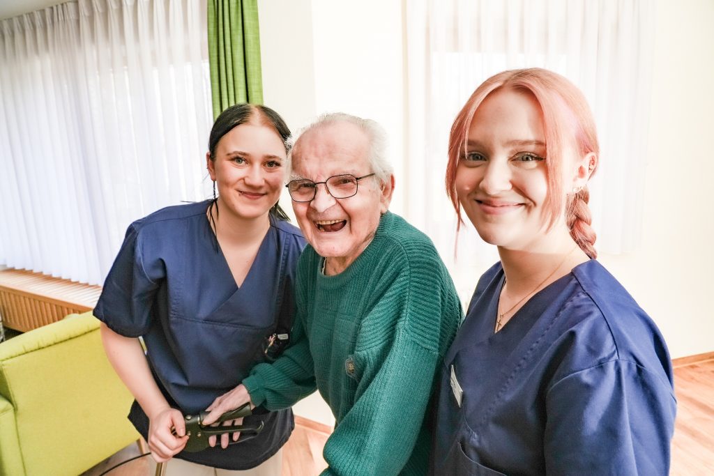 St. Maria - eine Altenhilfeeinrichtung der Theresia-Hecht-Stiftung in Dietenheim-Regglisweiler; Seniorenheim, Pflegeheim, Demenzhaus, Tagespflege, Pflegeberatung. Wir stellen ein: Pflegekräfte, Altenpflegehelfer; Foto: Andreas Keilholz